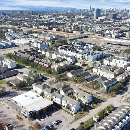 Villa 3Br/3.5Ba Three Story East Downtown Townhouse With View